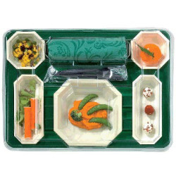 Plateau repas en plastique vert à un couvercle transparent à 7 compartiments et 5 éléments octogon 44 x 32,5 x 5 cm x 50 unités