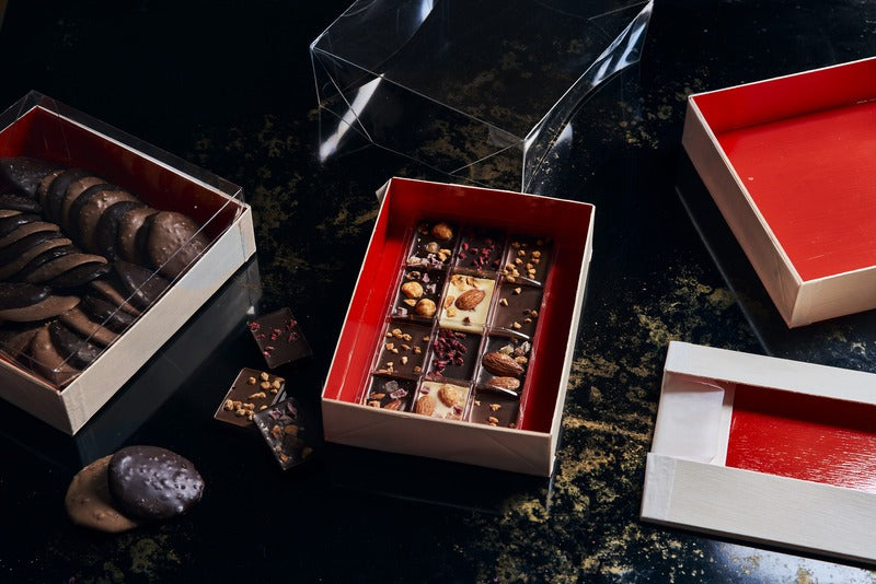 100pcs - Boîte bois pliante intérieur laqué rouge "Samouraï" - 16 cm x 16 cm x 3,6 cm
