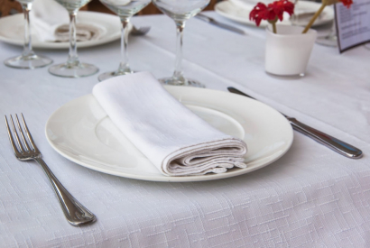 La taille idéale des serviettes de table : comment bien choisir pour votre table